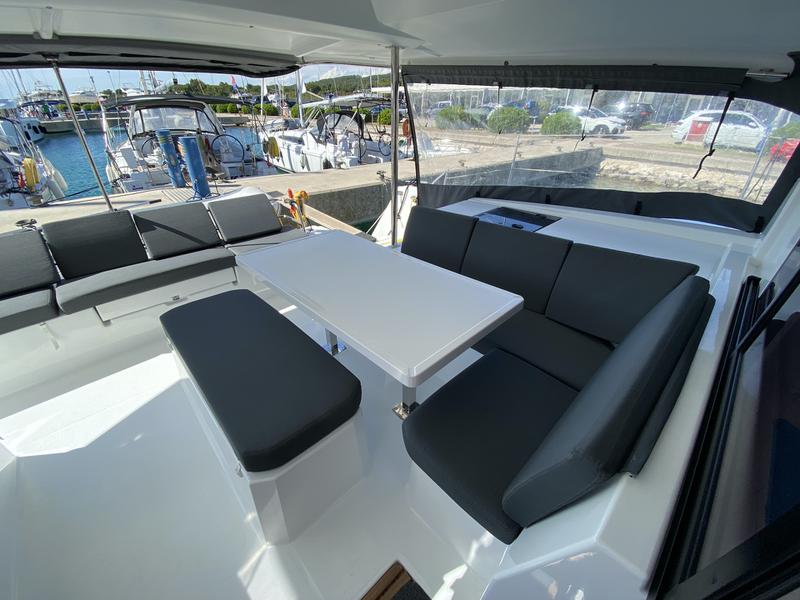 Book yachts online - catamaran - Astréa 42 - Vespera - rent