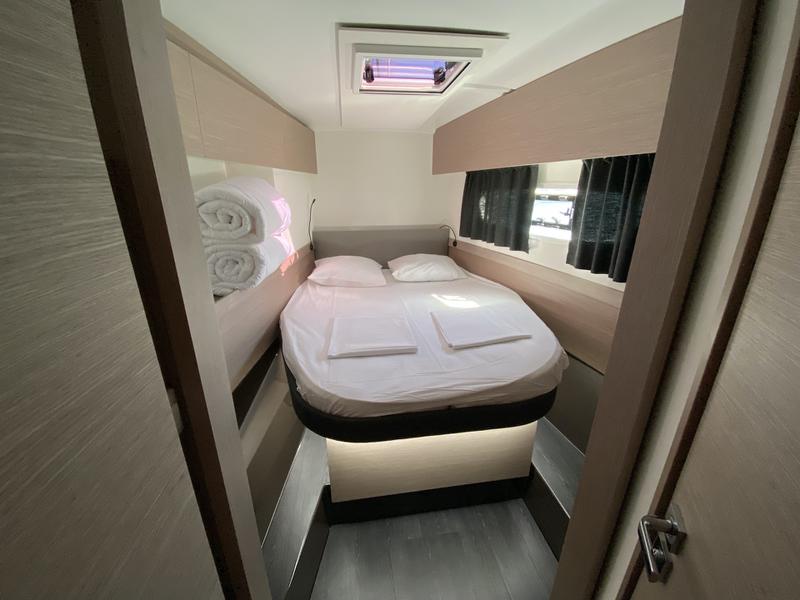 Book yachts online - catamaran - Astréa 42 - Vespera - rent