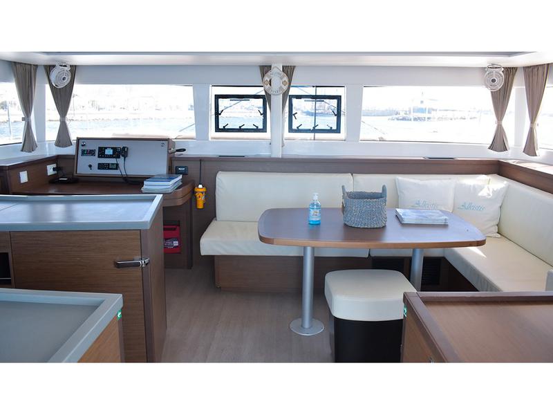 Book yachts online - catamaran - Lagoon 450  Flybridge - Alkistis - rent