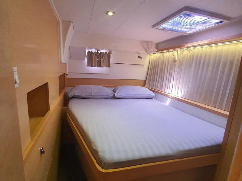 Book yachts online - catamaran - Lagoon 400 - S2 - Toy Boy - rent