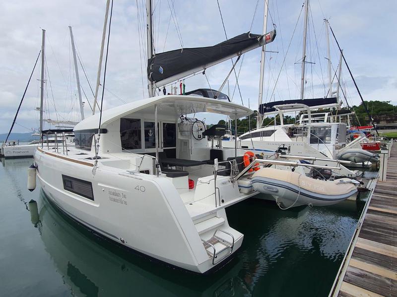 Book yachts online - catamaran - Lagoon 40 - Papi - rent
