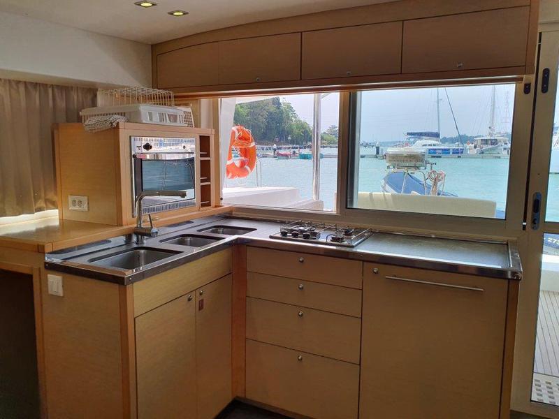 Book yachts online - catamaran - Lagoon 400 S2 Premium - Jimmy Blue - rent