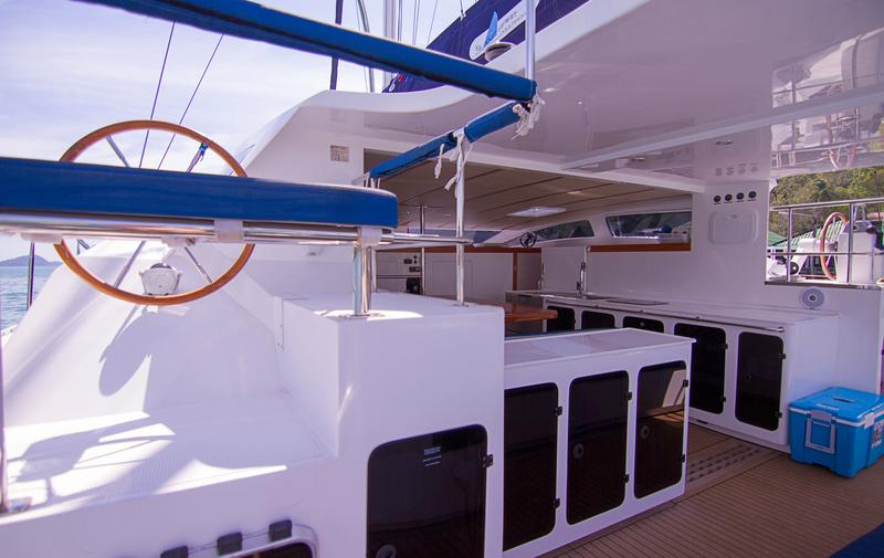 Book yachts online - catamaran - Island Spirit 380 - Island Time - rent