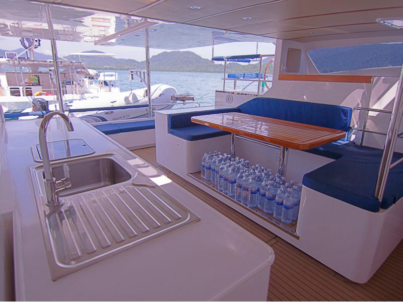 Book yachts online - catamaran - Island Spirit 380 - Island Time - rent