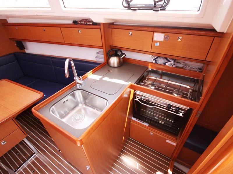 Book yachts online - sailboat - Bavaria 33 Cruiser - Fei Jian - rent