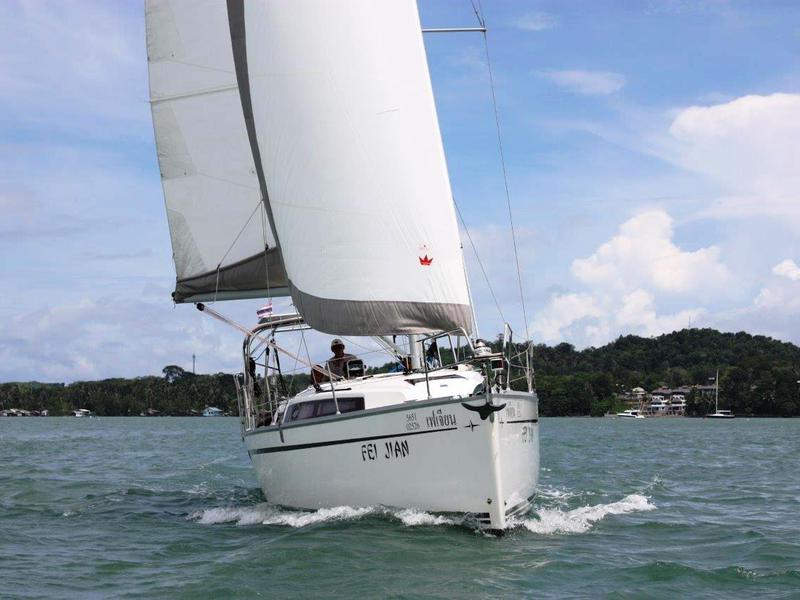 Book yachts online - sailboat - Bavaria 33 Cruiser - Fei Jian - rent