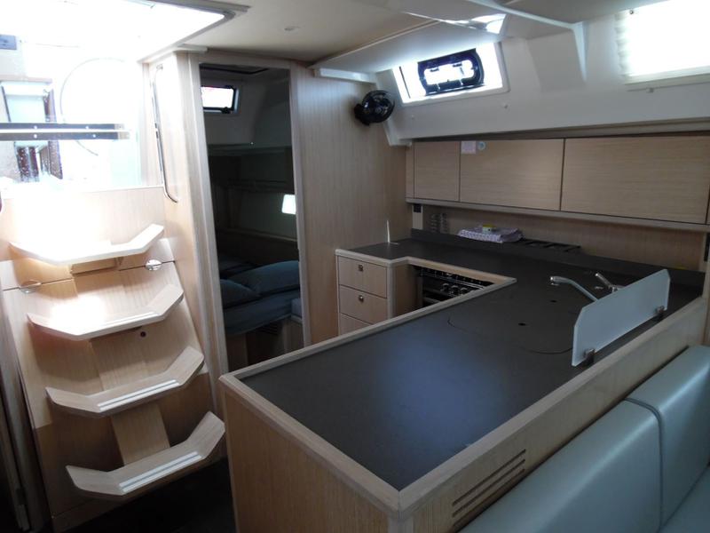 Book yachts online - sailboat - Bavaria - C45 - Isabella 2 - rent