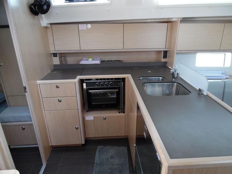 Book yachts online - sailboat - Bavaria - C45 - Isabella 2 - rent