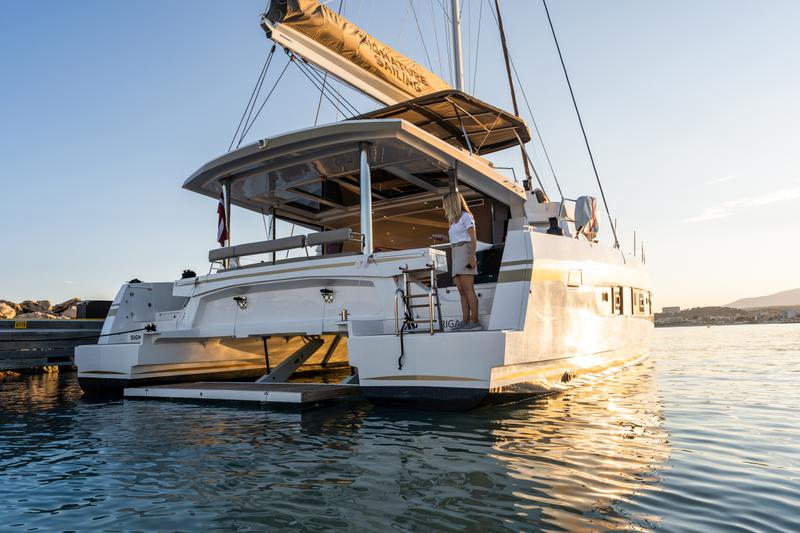 Book yachts online - catamaran - Bali 5.4. - Signature Concept - rent
