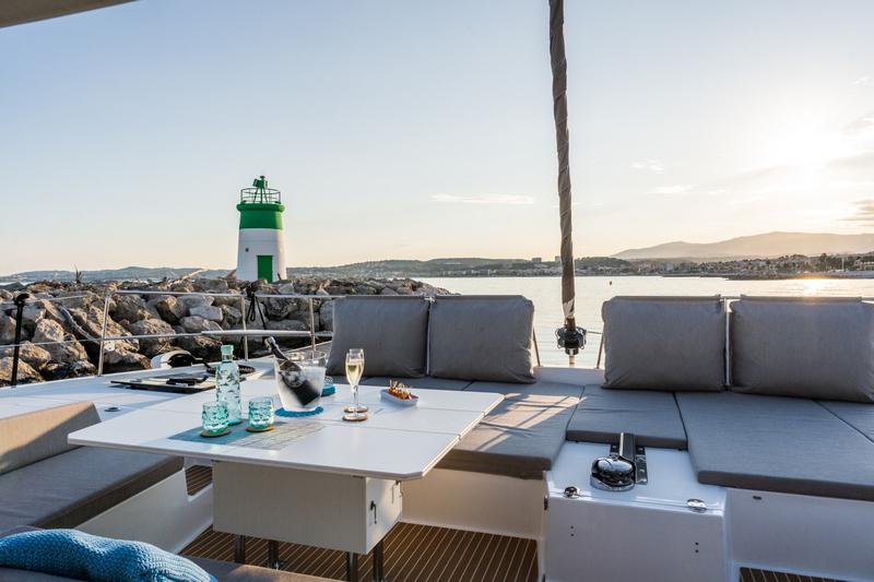 Book yachts online - catamaran - Bali 5.4. - Signature Concept - rent