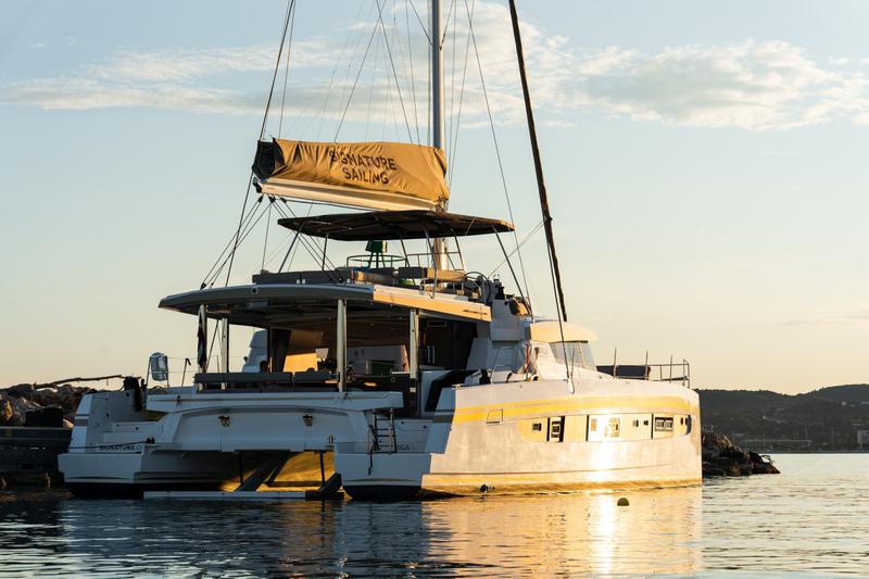Book yachts online - catamaran - Bali 5.4. - Signature Concept - rent