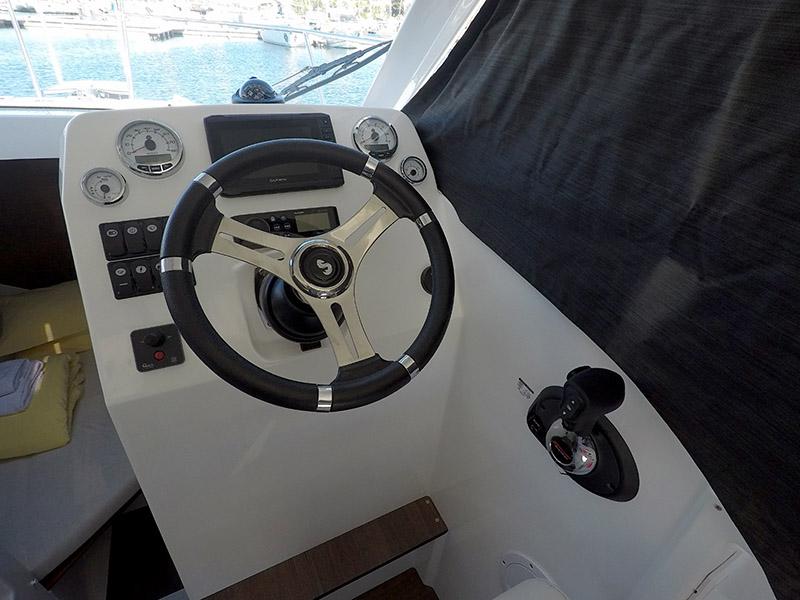 Book yachts online - motorboat - Antares 8 OB - Lovre - NEW 2021! - rent