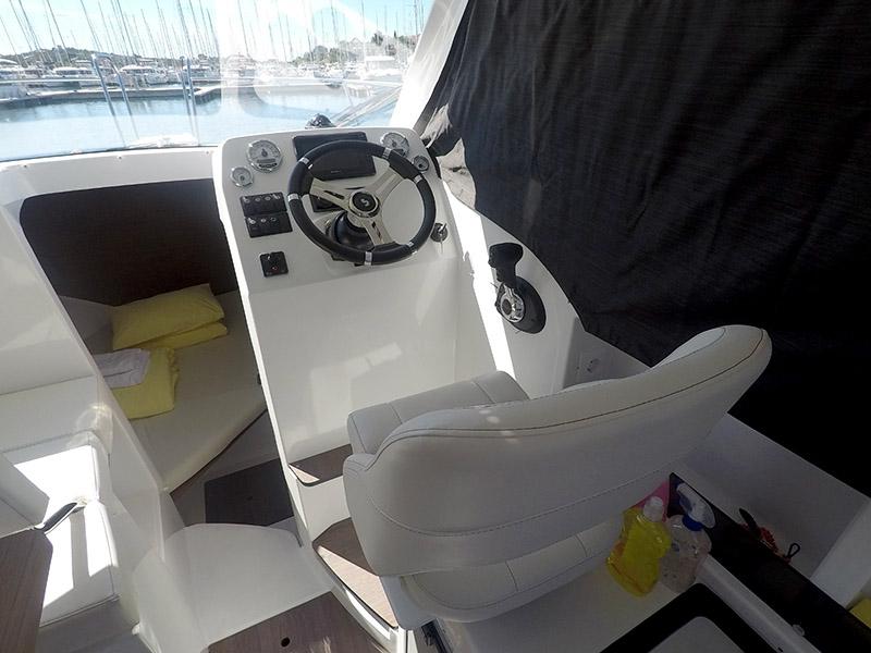 Book yachts online - motorboat - Antares 8 OB - Lovre - NEW 2021! - rent