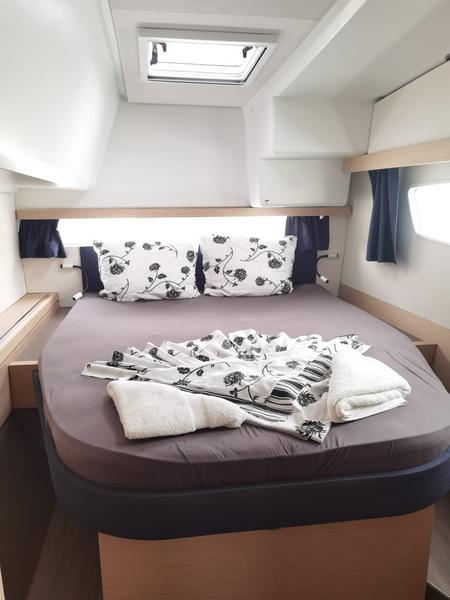 Book yachts online - catamaran - Lucia 40 - Floreanne - rent