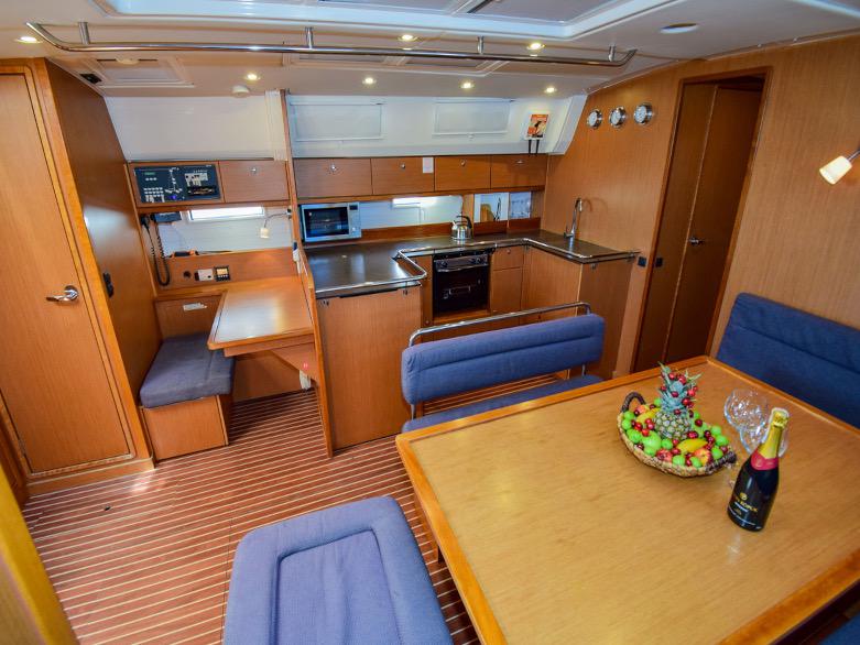 Book yachts online - sailboat - Bavaria 50 Cruiser - MINA - rent