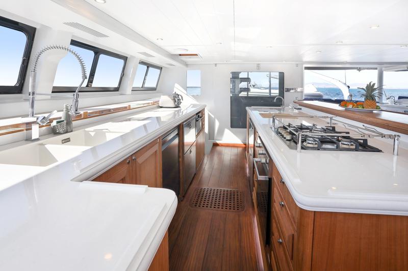 Book yachts online - catamaran - Open Ocean 740Performance - Skimmer - rent