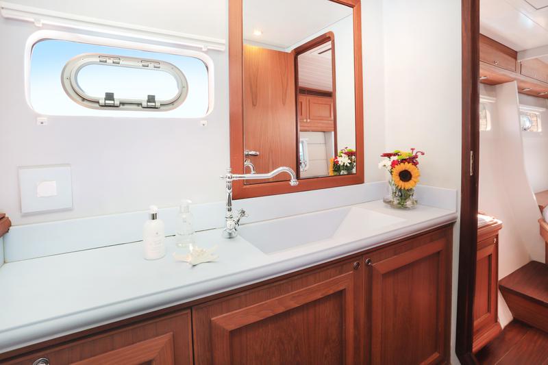 Book yachts online - catamaran - Open Ocean 740Performance - Skimmer - rent