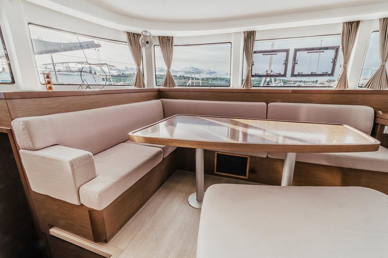 Book yachts online - catamaran - Lagoon 42 - ARTEMIS - rent