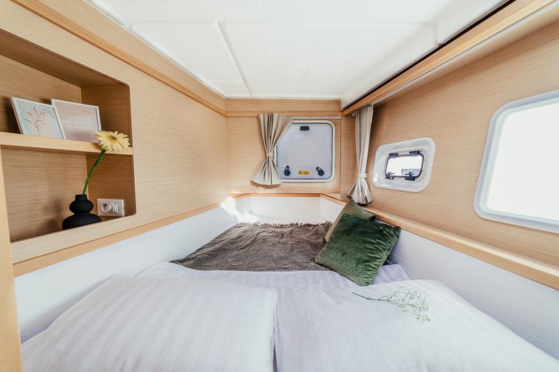 Book yachts online - catamaran - Lagoon 39 - NEMO - rent