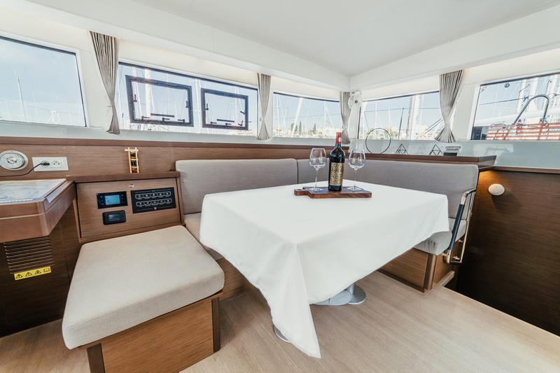 Book yachts online - catamaran - Lagoon 40 - MEEA - rent