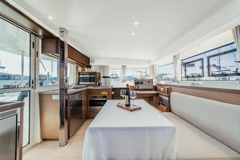Book yachts online - catamaran - Lagoon 40 - MEEA - rent