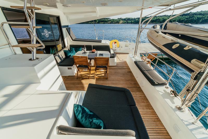 Book yachts online - catamaran - Lagoon 42 - AMELIA - rent