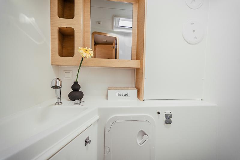 Book yachts online - catamaran - Lagoon 42 - AMELIA - rent