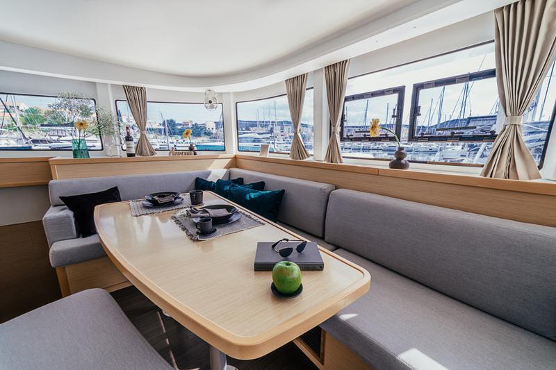 Book yachts online - catamaran - Lagoon 42 - AMELIA - rent