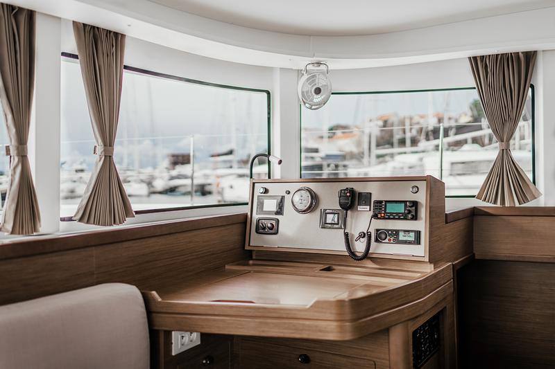 Book yachts online - catamaran - Lagoon 42 - ZETA - rent