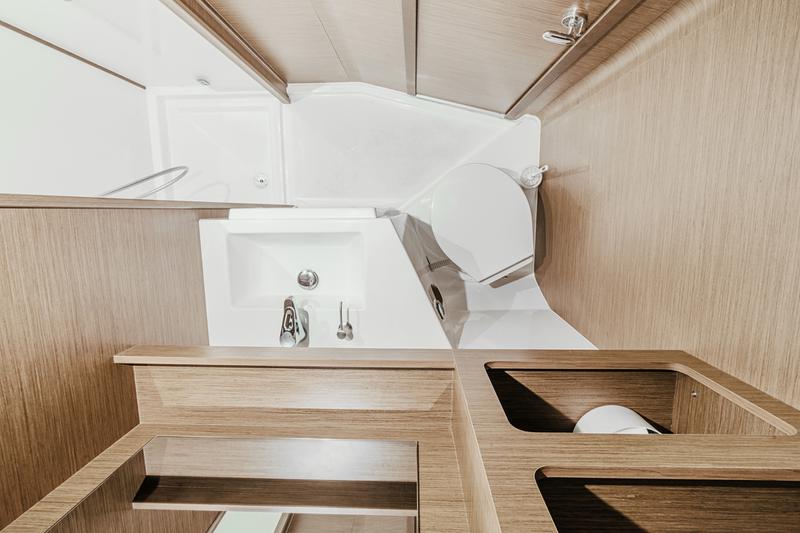 Book yachts online - catamaran - Lagoon 42 - ZETA - rent