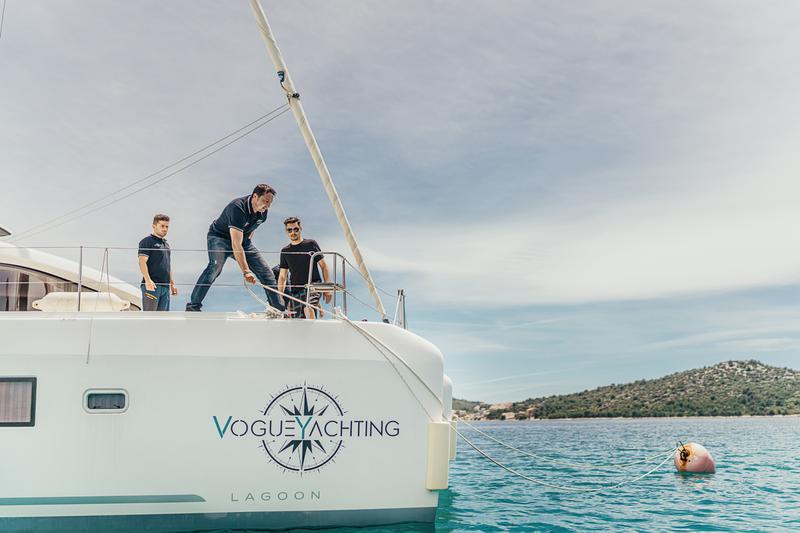 Book yachts online - catamaran - Lagoon 42 - ZETA - rent