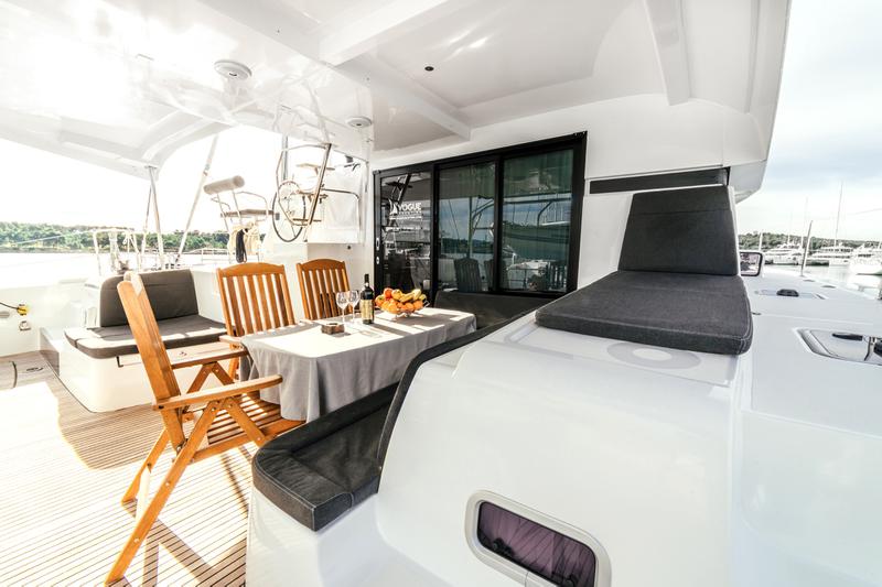 Book yachts online - catamaran - Lagoon 42 - ZETA - rent