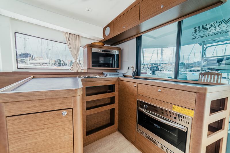 Book yachts online - catamaran - Lagoon 42 - ZETA - rent