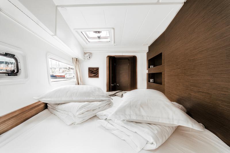 Book yachts online - catamaran - Lagoon 42 - ZETA - rent