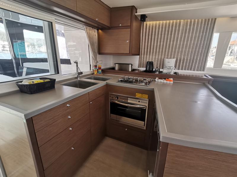 Book yachts online - catamaran - Lagoon 450 Flybridge - double elli - rent