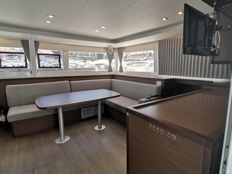 Book yachts online - catamaran - Lagoon 450 Flybridge - double elli - rent