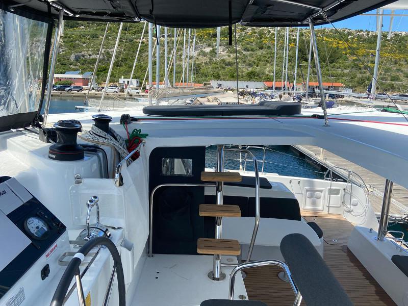 Book yachts online - catamaran - Lagoon 42 - POSEIDON new 2021+AC+G - rent