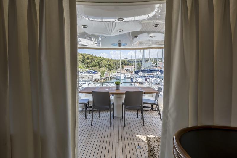 Book yachts online - motorboat - Sunseeker 84 - Skywater - rent