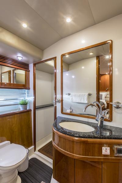 Book yachts online - motorboat - Sunseeker 84 - Skywater - rent