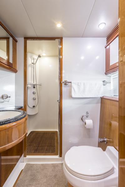 Book yachts online - motorboat - Sunseeker 84 - Skywater - rent