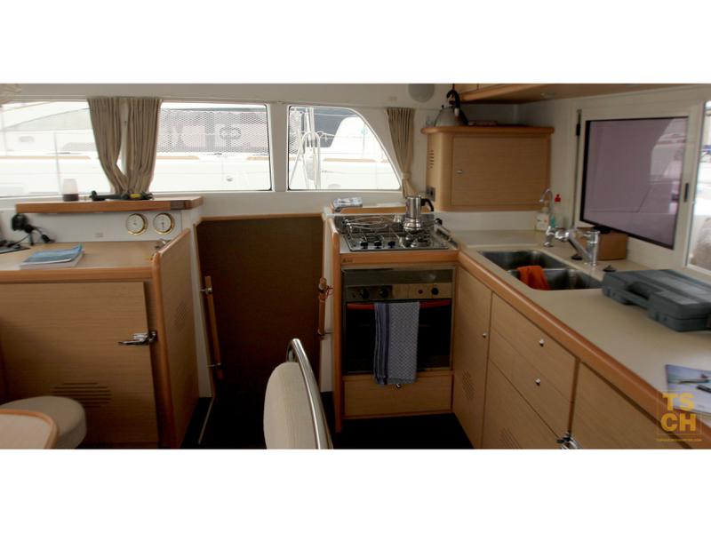 Book yachts online - catamaran - Lagoon 440 - Aina - rent