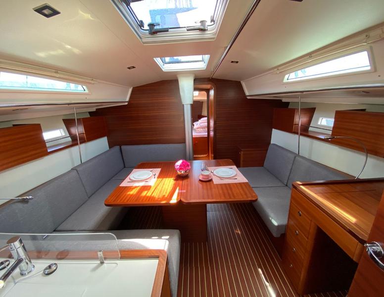 Book yachts online - sailboat - Salona 44 - LeeLoo - rent