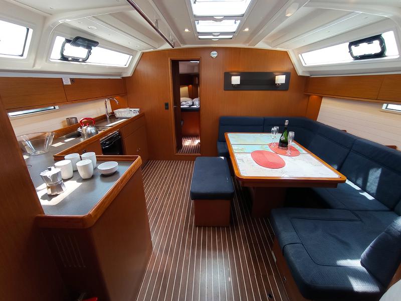 Book yachts online - sailboat - Bavaria Cruiser 46 - AELIA - rent