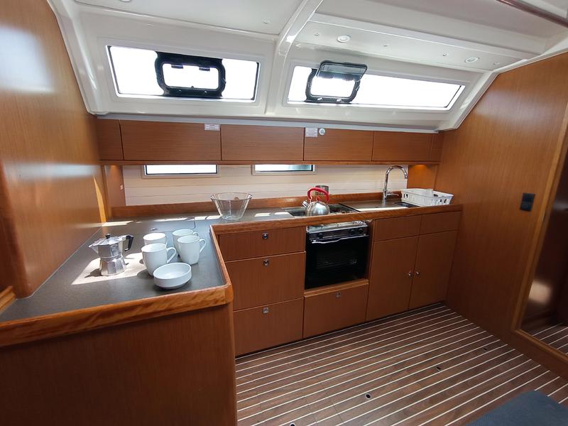 Book yachts online - sailboat - Bavaria Cruiser 46 - AELIA - rent