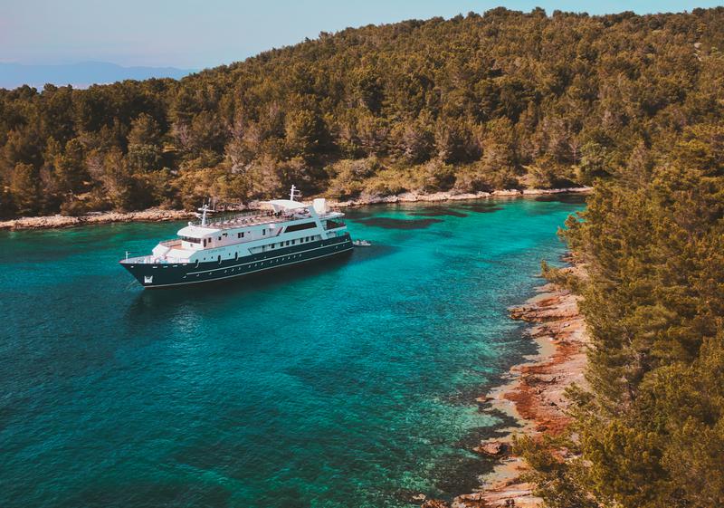 Book yachts online - motorboat - Motoryacht - Lupus Mare - rent