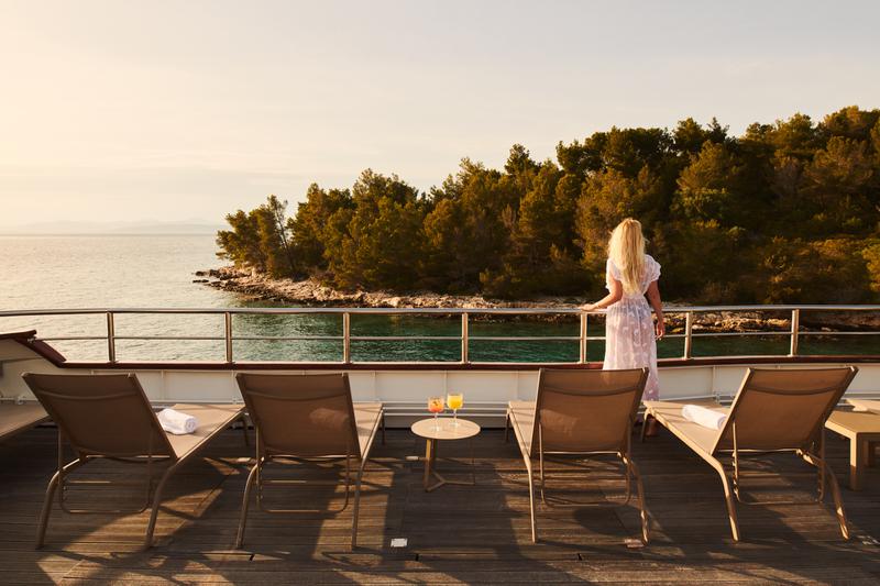 Book yachts online - motorboat - Motoryacht - Lupus Mare - rent