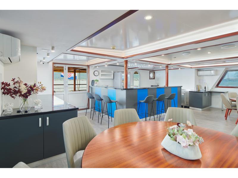 Book yachts online - motorboat - Motoryacht - Lupus Mare - rent