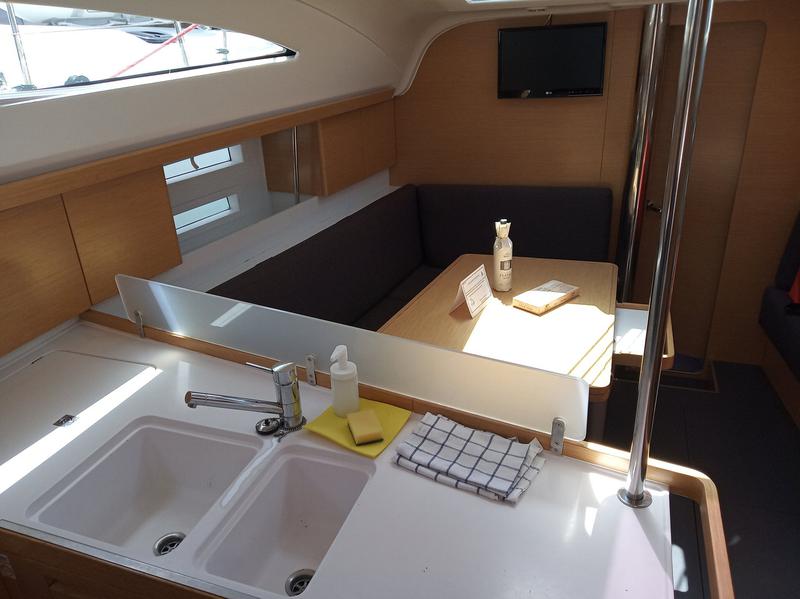 Book yachts online - sailboat - Elan 444 Impression - MARIJANA 48 - rent