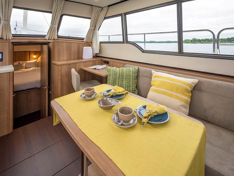 Book yachts online - motorboat - Linssen 35 SL - Speyside - rent