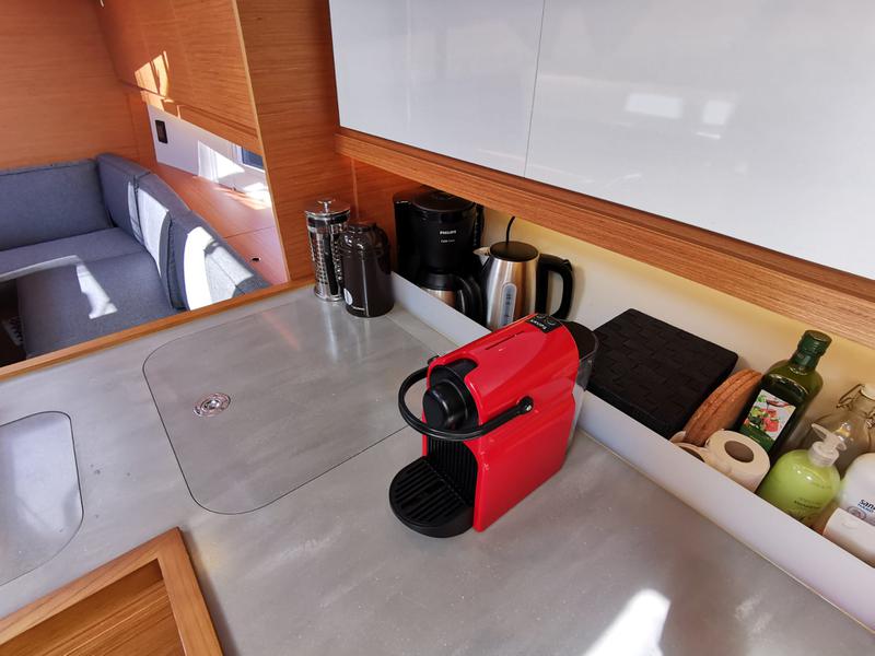 Book yachts online - sailboat - Dufour 390 Grand Large - Antares - rent